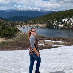 Meet your Posher, Raquel